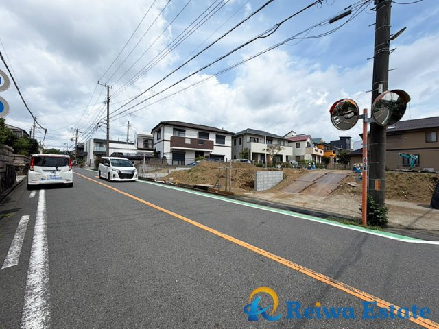 売地　藤沢市羽鳥5丁目の前面道路含む現地写真