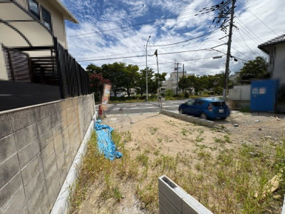 【駐車場】 | 庭代台１丁　新築一戸建 | ２面採光のお部屋もございます！たっぷりの陽光に包まれる明るい住まいに気持ちも明るくなりますね♪