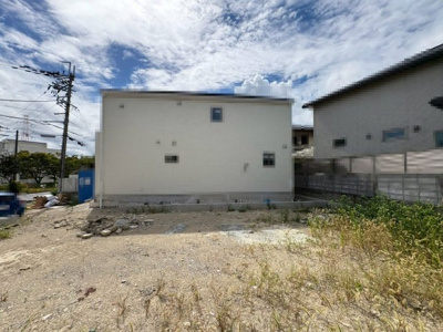 【外観】 | 庭代台１丁　新築一戸建 | 南西面バルコニーですので、日当り良好で洗濯物がよく乾きますね♪インナーバルコニーもあるので、突然の雨でも洗濯物が濡れにくく安心ですね！