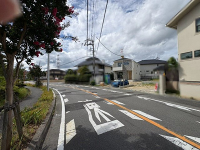 【前面道路含む現地写真】 | 庭代台１丁　新築一戸建 | 静な住宅街で叶える穏やかな新生活をここではじめませんか♪