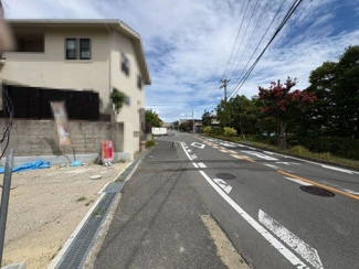 【前面道路含む現地写真】 | 庭代台１丁　新築一戸建 | お客様にとって最良のマイホームが見つかりますよう、イエストアが全力でお手伝いさせていただきます！いつでもお気軽にお問い合わせ下さい♪