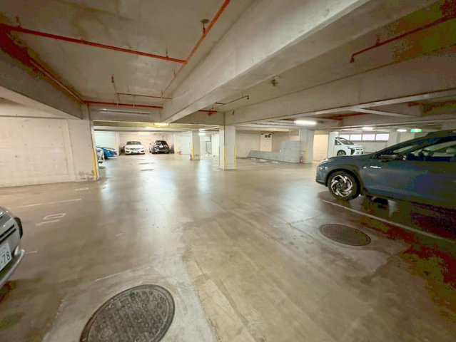 ロイヤルメゾン宝塚南の駐車場