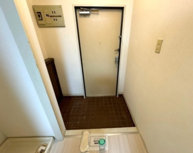 マンションタカノの玄関