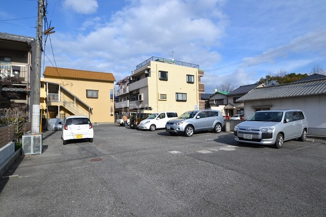 広島市西区南観音１丁目のアパートの駐車場|駐車場に車を止められます