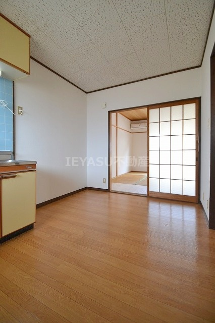 広島市西区南観音１丁目のアパートの居間・リビング|使いやすいリビングです