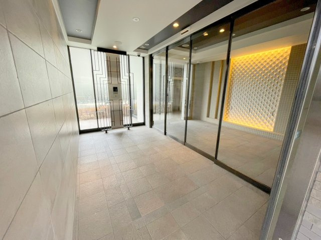 レジュールアッシュ淡路駅前のロビー