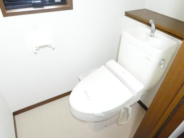 ディアス等々力戸建のトイレ