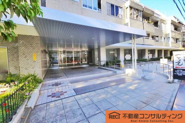 日生住吉コープの玄関