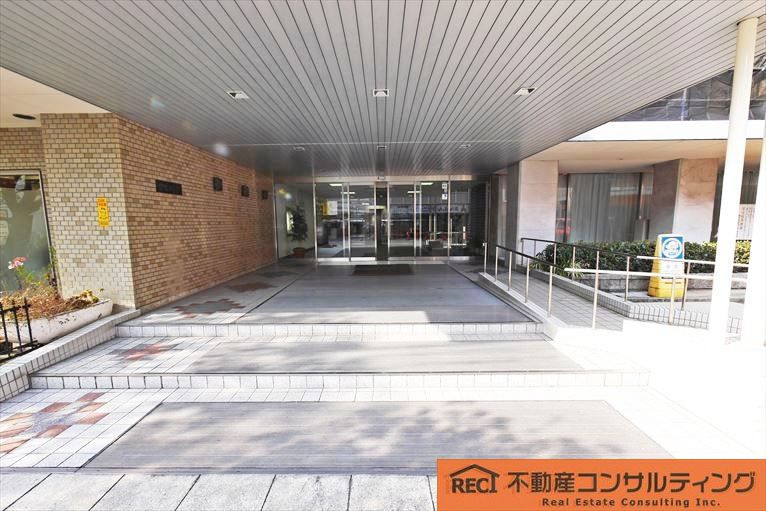日生住吉コープの玄関