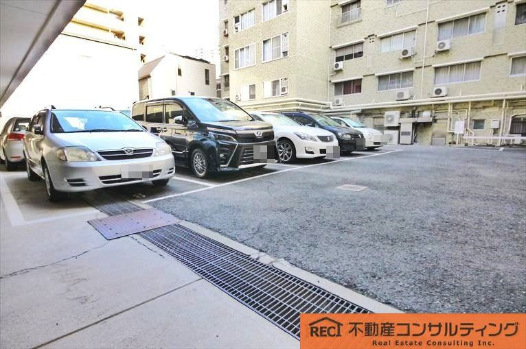 日生住吉コープの駐車場