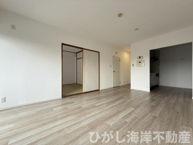 パレ平塚すみれ平参番館の居間・リビング|新規リフォーム完了！　11.6帖　LDK