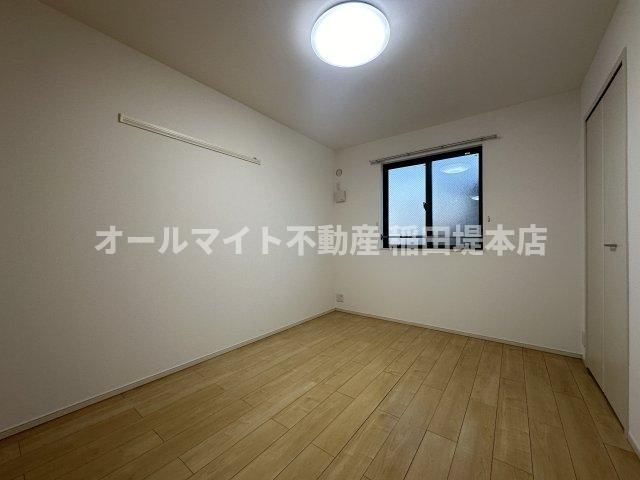 稲城市矢野口のアパートの寝室|別部屋反転画像