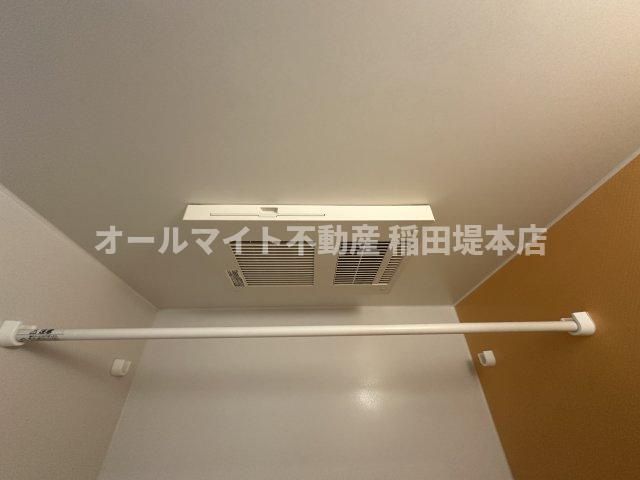稲城市矢野口のアパートの浴室|別部屋反転画像