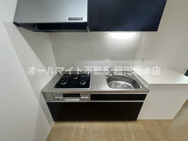 稲城市矢野口のアパートのキッチン|別部屋反転画像