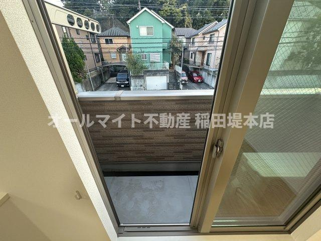 稲城市矢野口のアパートのバルコニー|別部屋反転画像