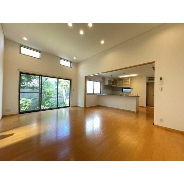 中町１丁目貸家の居間・リビング