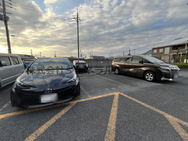 【駐車場】 | サンマンション楠公 | 駐車場に車を止められます