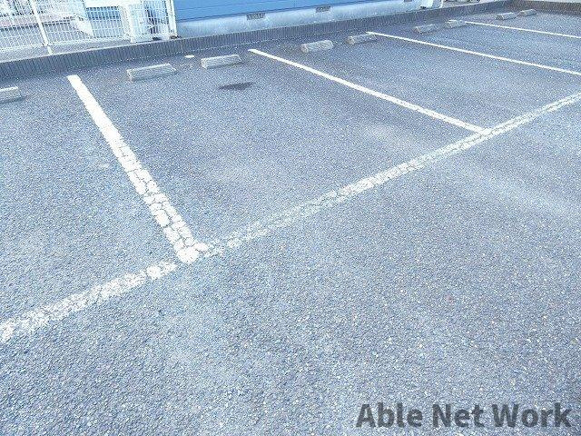 エレガンテ・MⅠの駐車場