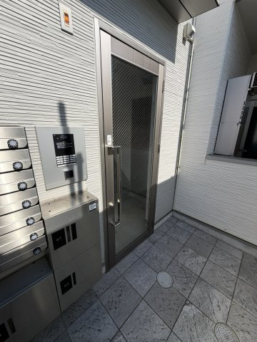 Nitva Heights(二トヴァ　ハイツ)のエントランス