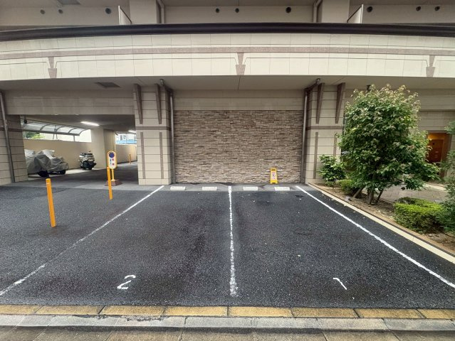 サンレムート・江坂2ndの駐車場