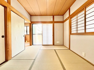 【和室】 | 豊中市穂積１丁目中古戸建 | 現在ご返済中のカーローン・カードローン・教育ローンなどを住宅ローンに一本化したり、家具家電購入費用・引越し費用を住宅ローンと組み合わせるなど、お客さまにメリットの多い住宅ローンのご提案が可能です。