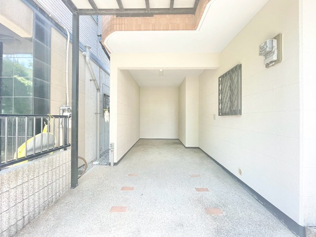 【駐車場】 | 豊中市穂積１丁目中古戸建 | 弊社のファイナンシャルプランナーより、将来に向けた資金計画・住宅ローンの無料相談が皆様に大変ご好評頂いております！物件ご購入の前に、まずはお気軽にご相談くださいませ。