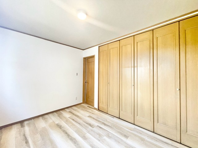 【寝室】 | 豊中市穂積１丁目中古戸建 | エイブルだけの嬉しいサービス、ご用意しております。詳細は、お気軽に当社までお問合せ下さいませ！