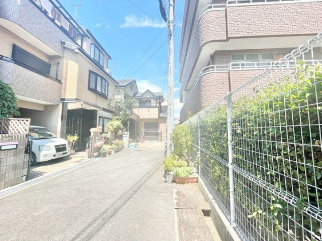 【周辺】 | 豊中市穂積１丁目中古戸建 | 現在ご返済中のカーローン・カードローン・教育ローンなどを住宅ローンに一本化したり、家具家電購入費用・引越し費用を住宅ローンと組み合わせるなど、お客さまにメリットの多い住宅ローンのご提案が可能です。