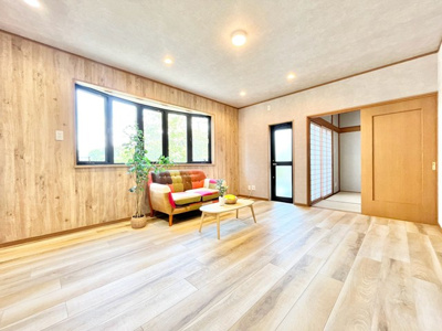 【居間・リビング】 | 豊中市穂積１丁目中古戸建 | エイブルだけの嬉しいサービス、ご用意しております。詳細は、お気軽に当社までお問合せ下さいませ！