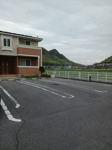 ラメールＢの駐車場