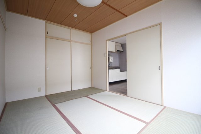 メゾンカルム富田B棟の和室