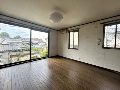 【洋室】 | 左古町売家 | 高台の豊かな陽光が注ぐ洋室！毎朝心地よく目覚められます