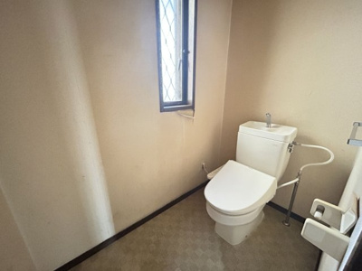 【トイレ】 | 左古町売家 | 小窓付きで自然換気もバッチリ！清潔に保てるトイレ空間です