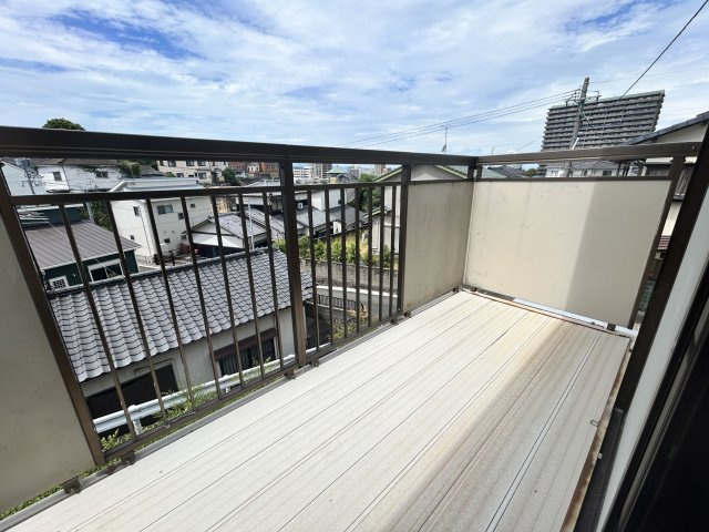 【バルコニー】 | 左古町売家 | 高台ならではの素晴らしい眺望！開放感あふれるバルコニー