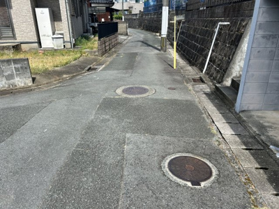 【前面道路含む現地写真】 | 左古町売家 | 高台ならではのすっきりとした前面道路！開放感あふれる立地です