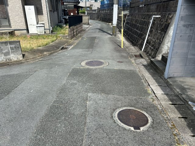 【前面道路含む現地写真】 | 左古町売家 | 高台ならではのすっきりとした前面道路！開放感あふれる立地です