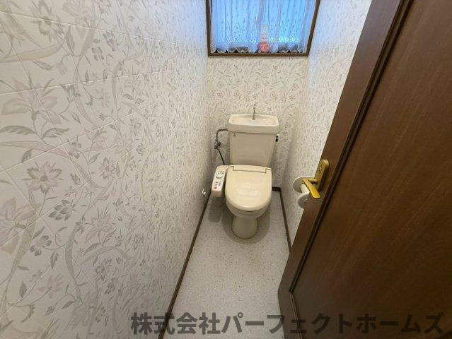 南星台3丁目戸建のトイレ|落ち着いた色調のトイレです