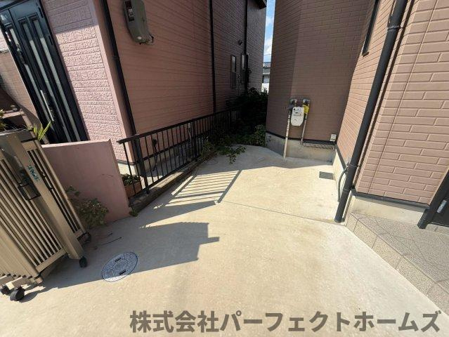 南星台3丁目戸建の駐車場|車をお持ちの方に嬉しい駐車場付きの物件です