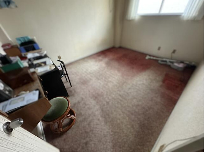 「店舗付き住宅」香南市野市町　中古一戸建ての洋室|家具を配置しやすいシンプルな形状の洋室　窓からの採光もあり、書斎や趣味の作業部屋、荷物部屋など柔軟に活用できます