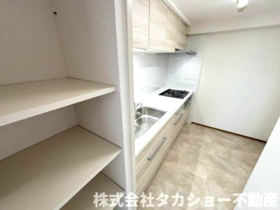 【キッチン】 | アーバンデュオちはら台壱番館 | キッチン横にも物置が御座います。