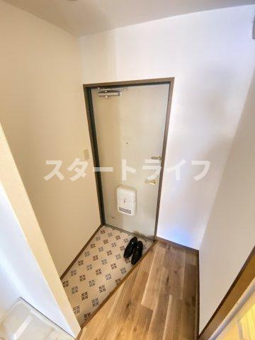 大阪市淀川区西中島２丁目の賃貸マンションの玄関