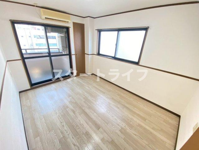 大阪市淀川区西中島２丁目の賃貸マンションの居間・リビング