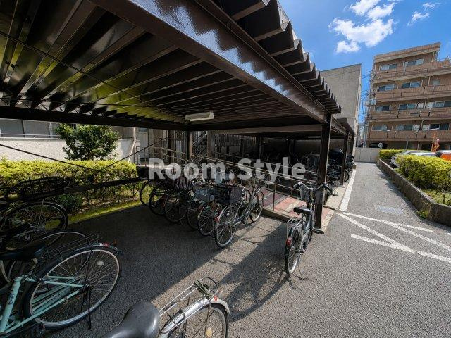 石神井公園パークハイツの駐輪場|空室のためご都合に合わせてご内覧できます
お問合せはお電話でもお受付しております。
03-6450-5211