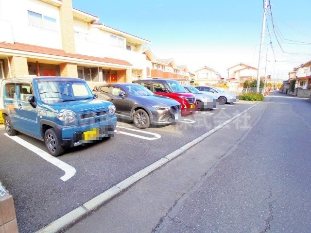 エテルノの駐車場