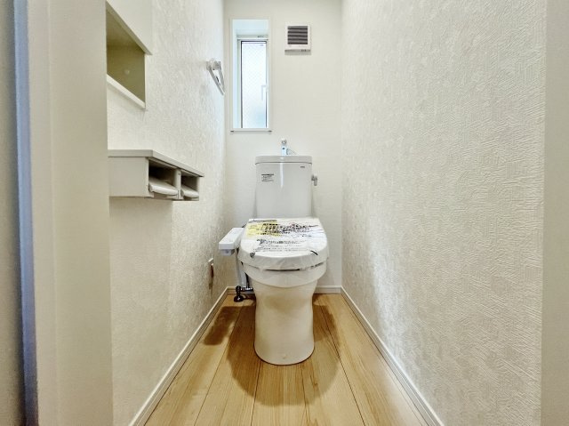板橋区赤塚7丁目 限定1棟のトイレ|トイレは1階にございます
温水洗浄暖房便座機能付きです