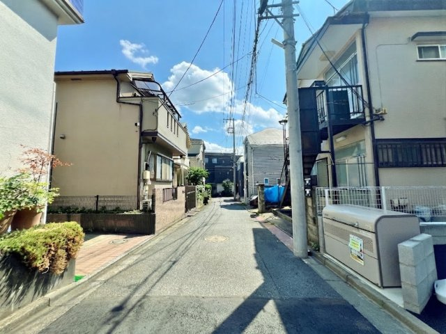 板橋区赤塚7丁目 限定1棟の前面道路含む現地写真|東側約4.0ｍ道路
車の往来も少なく安心の立地です