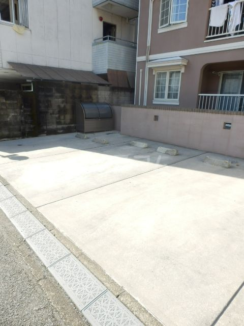 ミルクリーク川口の駐車場