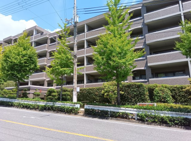ロイヤルアーク芦屋の外観