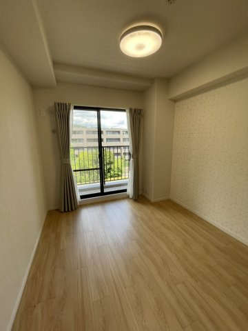 ロイヤルアーク芦屋の洋室|約4.8帖洋室