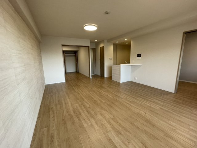 ロイヤルアーク芦屋の居間・リビング|約18.6帖のLDK。